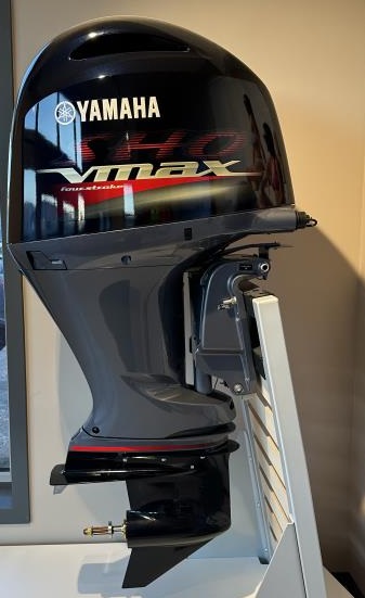 2025 YAMAHA VMAX SHO 175 (1)