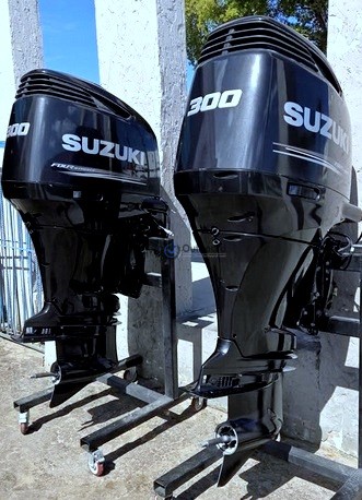 PAIR 2017 SUZUKI DF300APX OUTBOARD
